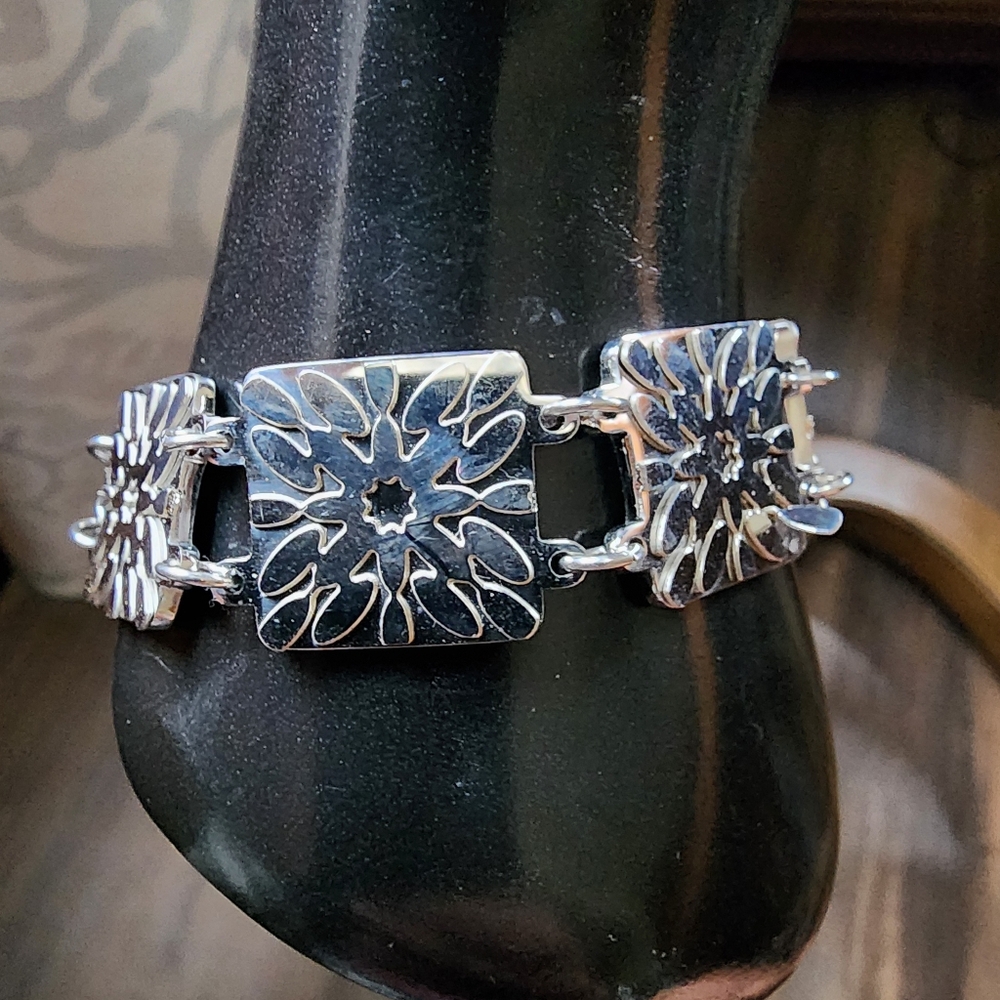 Fadi Stainless Steel Geometric Flower Link Bracelet Sunburst